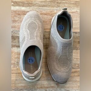 BZees LifeStride Air Step Respect Women's Slip On Size 7.5 Knit Sneakers Taupe